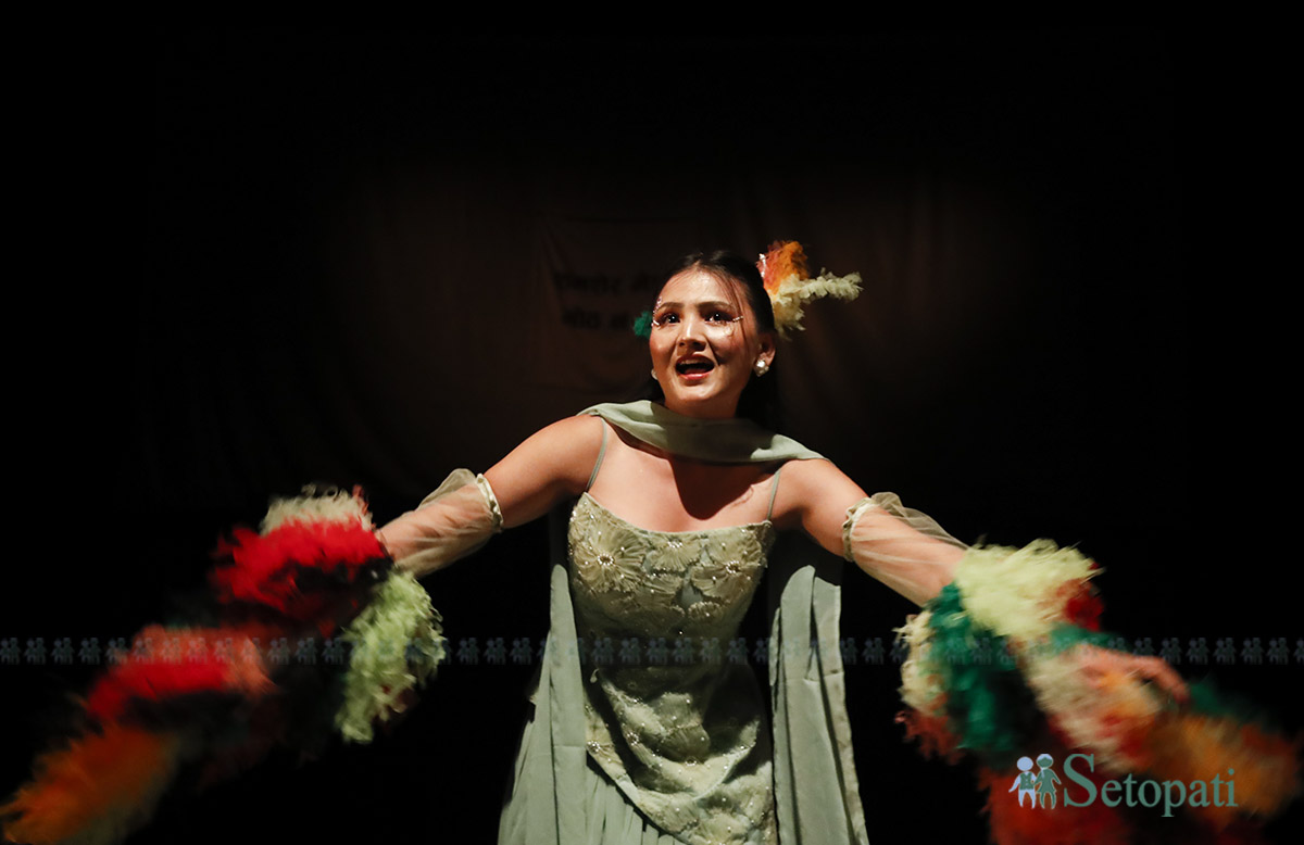 bhag-bheda-bhag-natak--(2)-1793425204.jpg