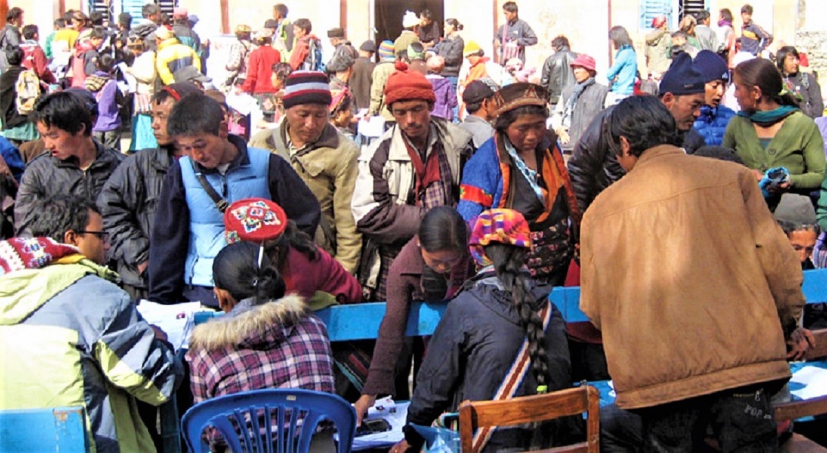 फाइल फोटोः स्थानीयलाई सेयर जारी गर्दै चिलिमे जलविद्युत कम्पनी