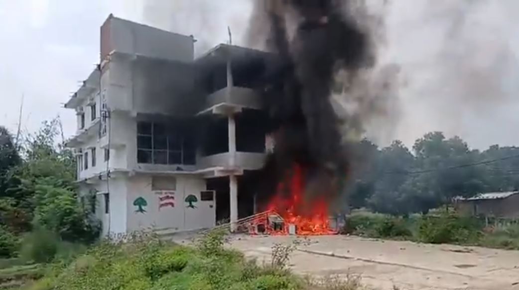 नेपाली कांग्रेसको पर्सा कार्यालयमा आगजनी