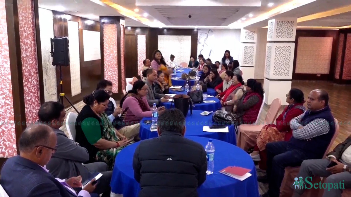 संस्थापन पक्षका केन्द्रीय सदस्यहरू छलफलमा। तस्बिर: न्युज एजेन्सी नेपाल