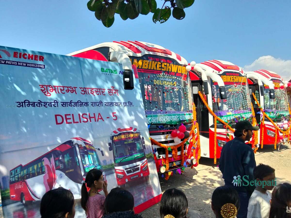 delisha-bus3-1791730911.jpg