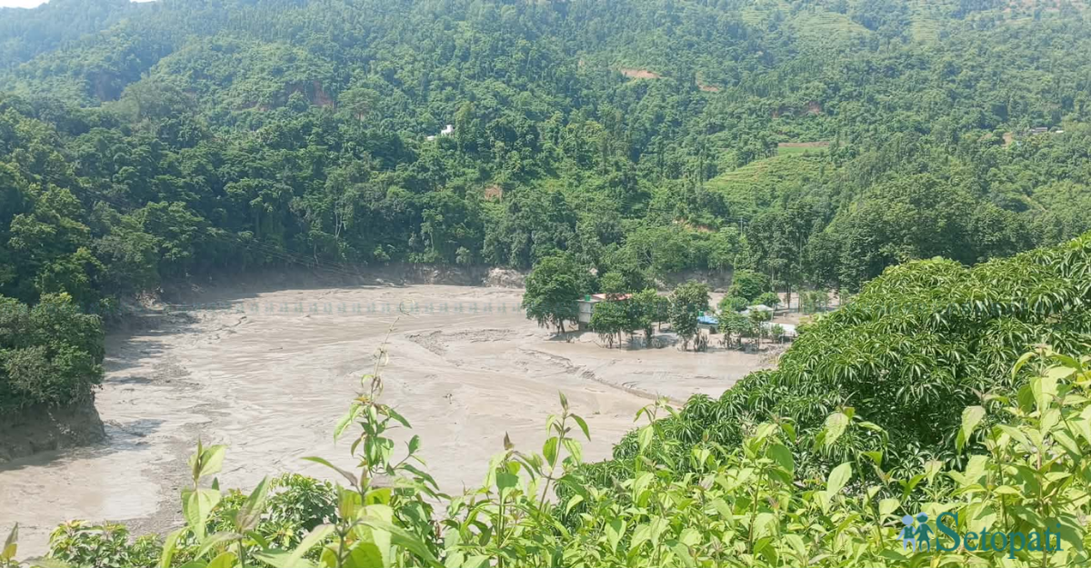 बुधबारको बाढीपछि गजुरी क्षेत्रको त्रिशूली किनार। तस्बिरः सेतोपाटी।