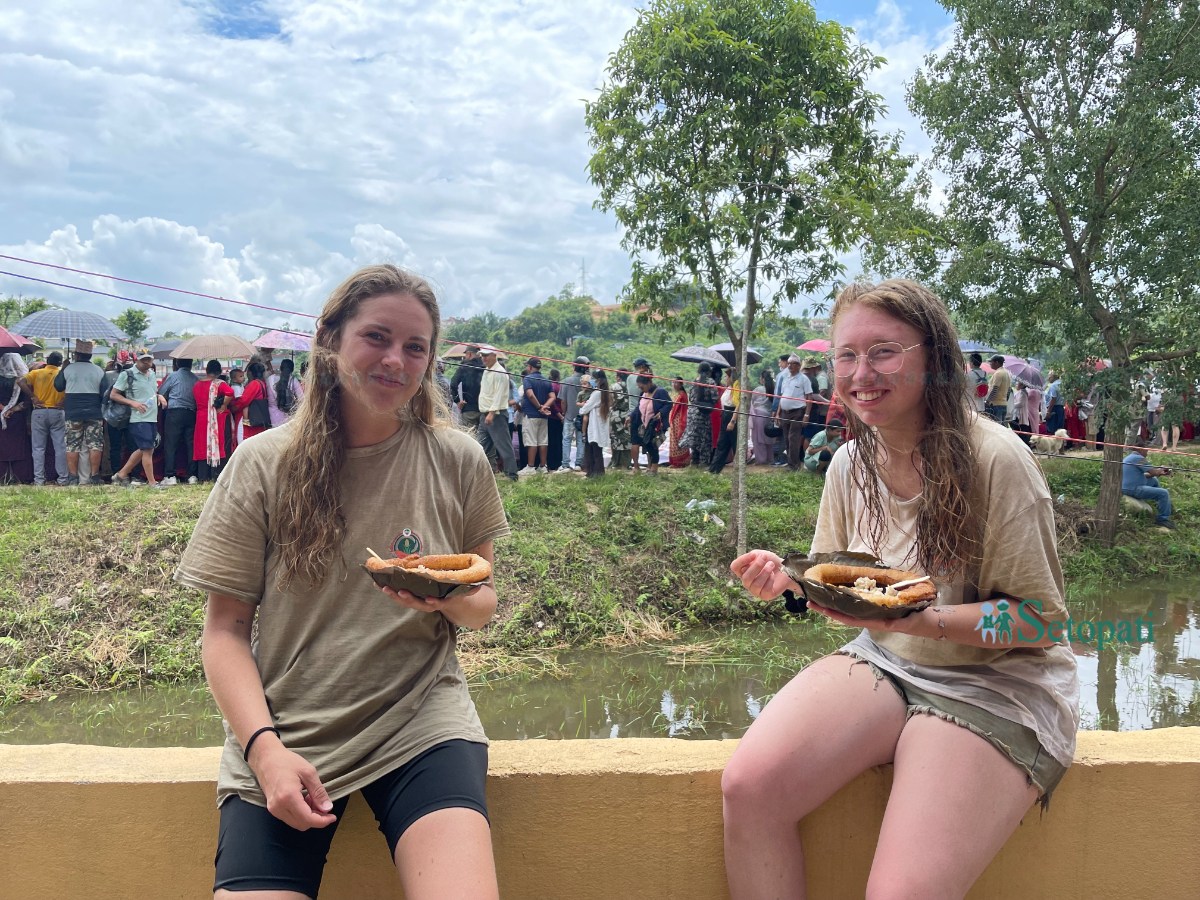 dhan-ropai-with-foreigners-(5)-1751199072.jpeg