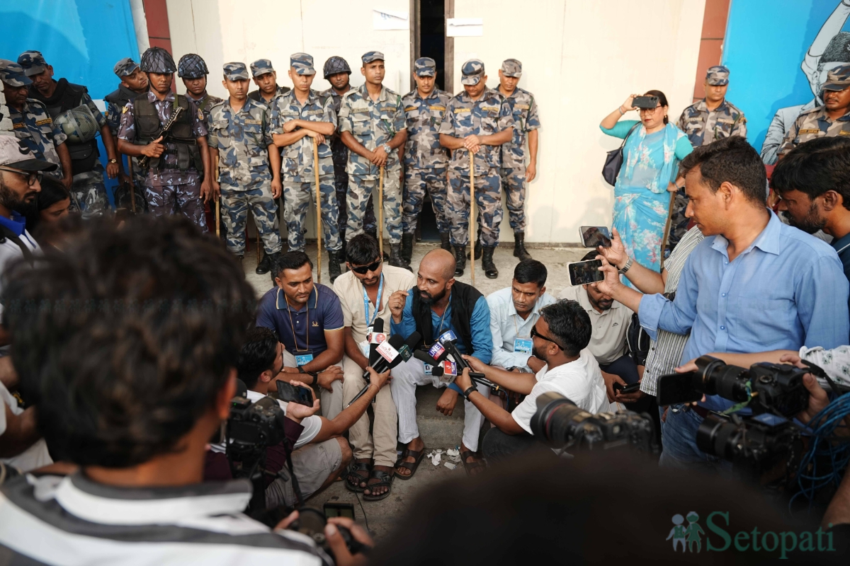dharna-(3)-1782477940.jpg