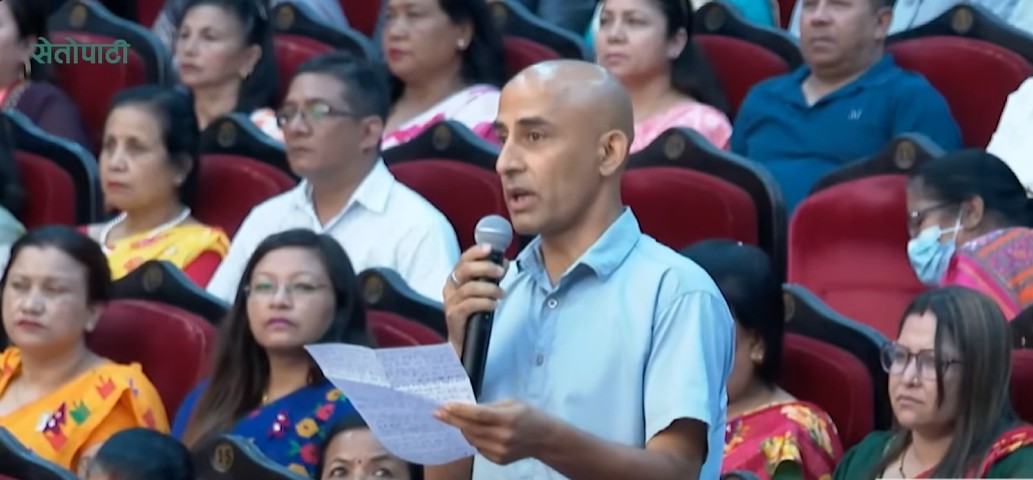 बालेनलाई नगर सभा सदस्य ढुंगेलको प्रश्न- बोल्ने मात्र हो कि काम पनि गर्ने हो? (भिडिओ)