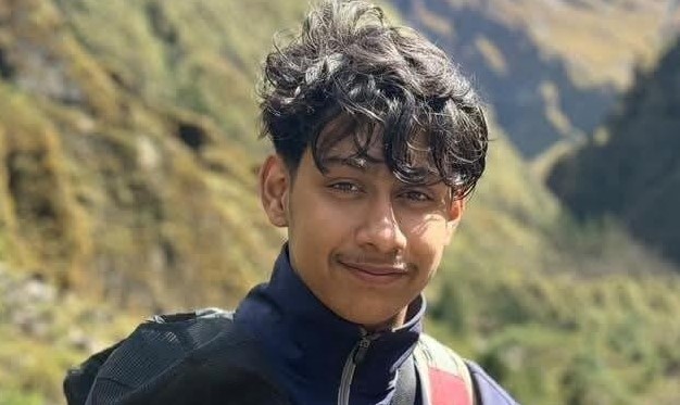 दिव्यस खनाल