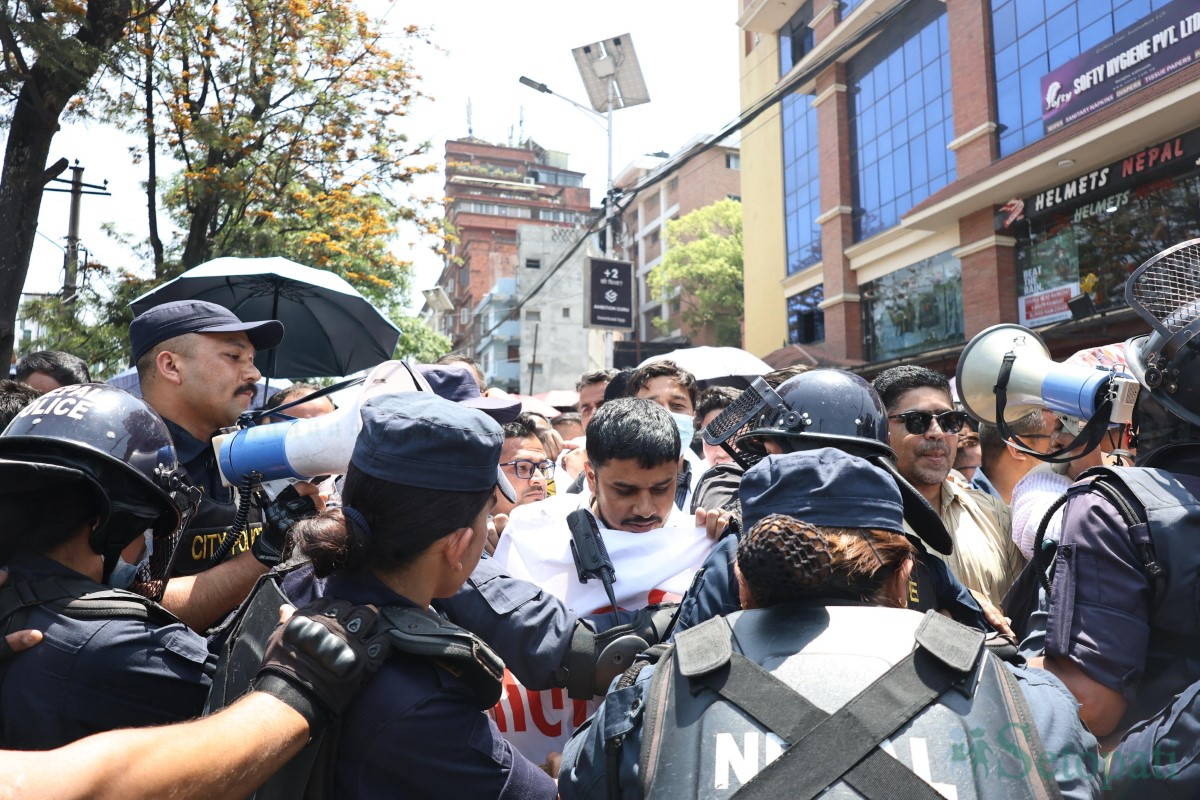 doctor-protest-(12)-1745486188.jpg