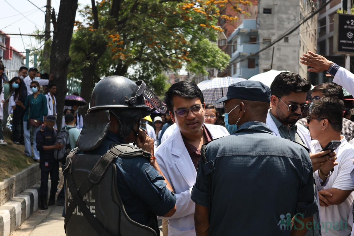 doctor-protest-(14)-1745486189.jpg