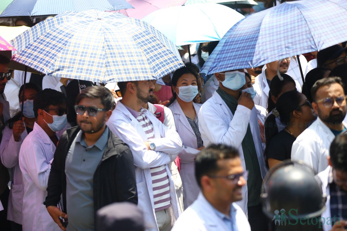 doctor-protest-(2)-1745486183.jpg
