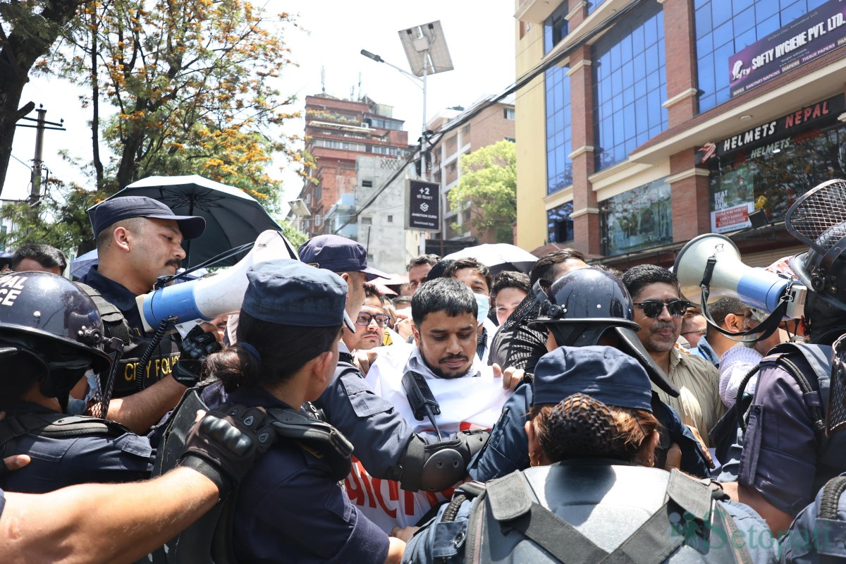 doctor-protest-(5)-1745486185.jpg