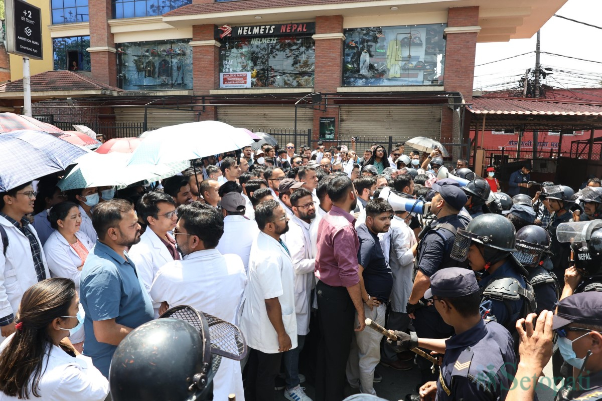 doctor-protest-(7)-1745486186.jpg