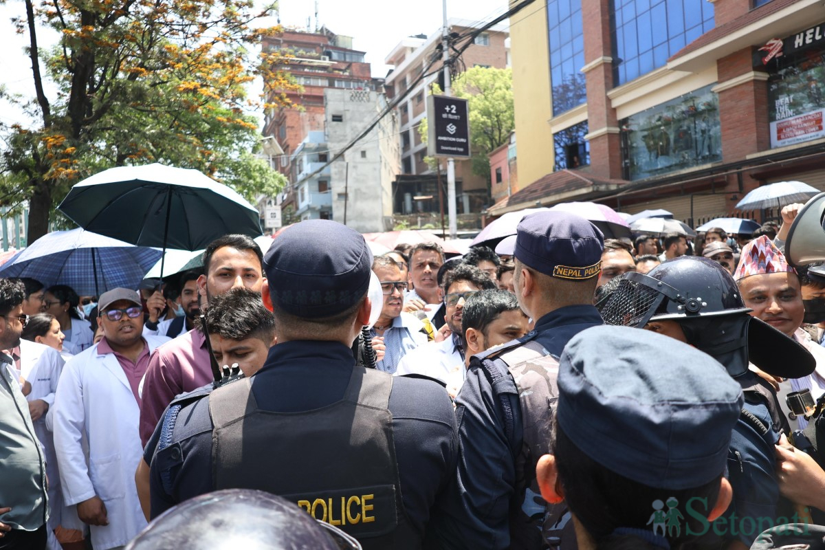 doctor-protest-(9)-1745486187.jpg