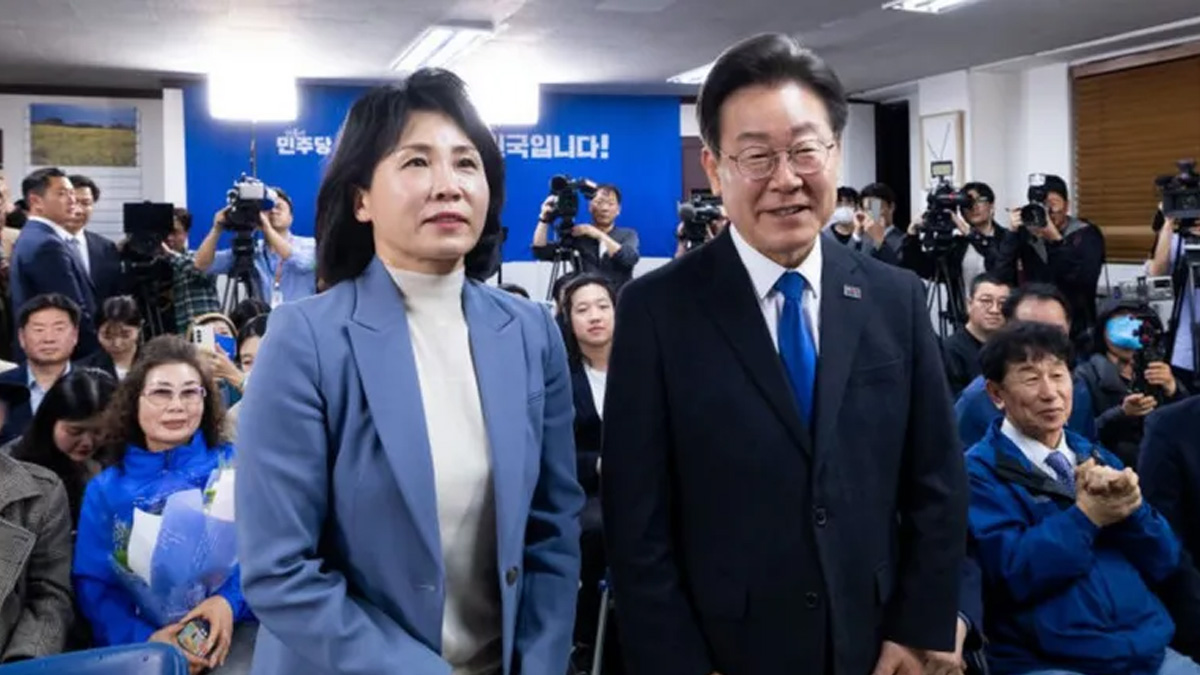 चुनाव जितको घोषणा गर्दै विपक्षी डिपिकेका नेता लि जे म्युङ। तस्बिरः बिबिसी