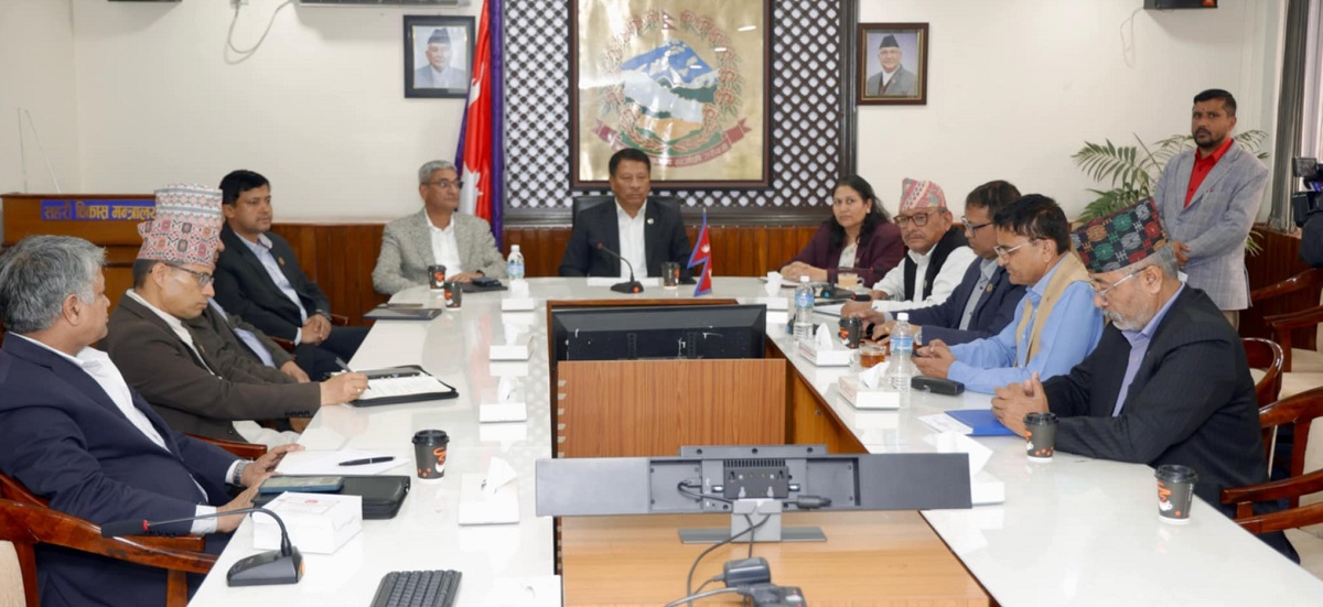 शिक्षकहरूका सरोकारलाई छिटो सम्बोधन गर्ने गरी सरकार अघि बढ्छ: गृहमन्त्री