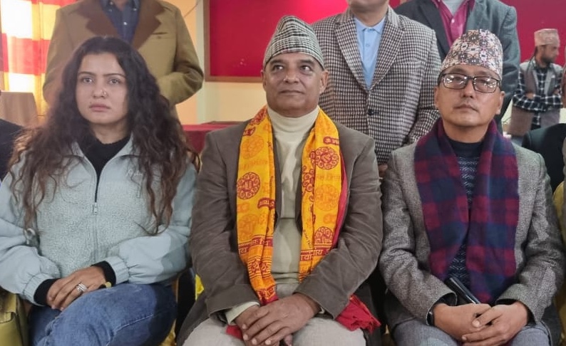 बायाँबाट क्रमश: नायिका थापा, नेपालगन्ज उपमहानगरपालिकाका मेयर राणा र राप्रपा अध्यक्षमा उम्मेदवारी घोषणा गरेका लिङ्देन। तस्बिर: सेतोपाटी