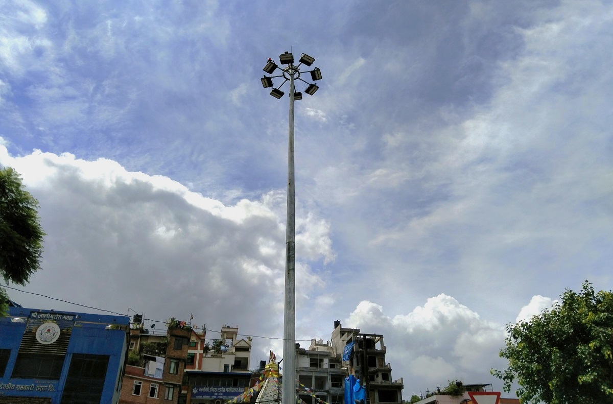 ललितपुर महानगरपालिकामा जडित हाइ-मास्ट बत्ती।