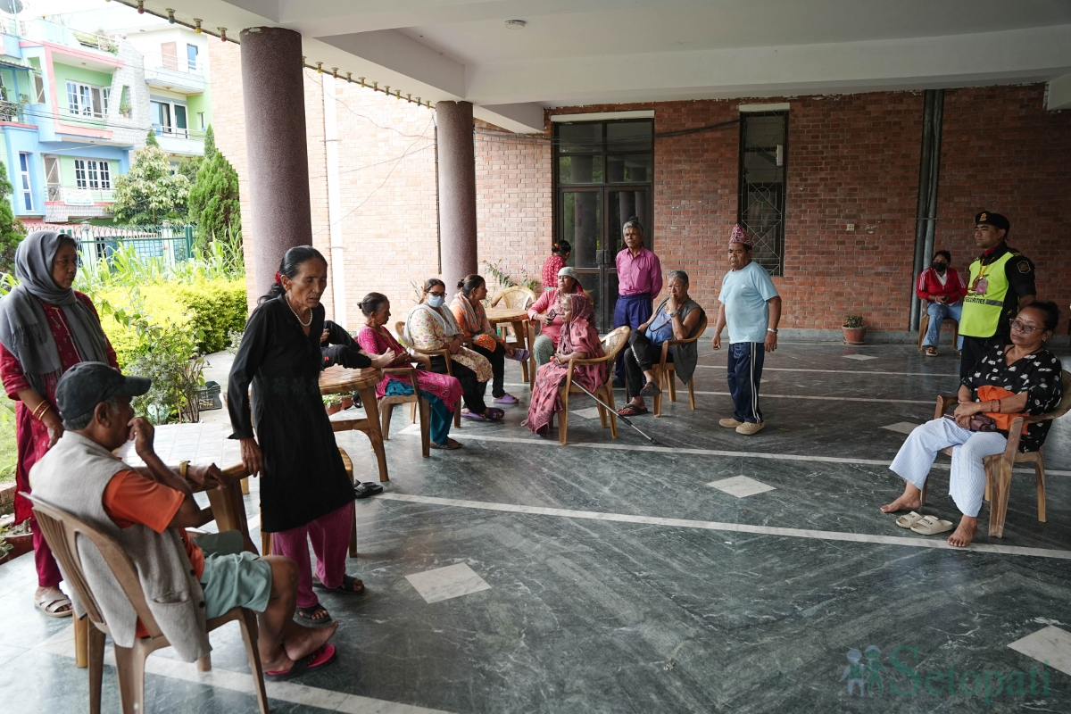 holding-centre-(8)-1783155390.jpg