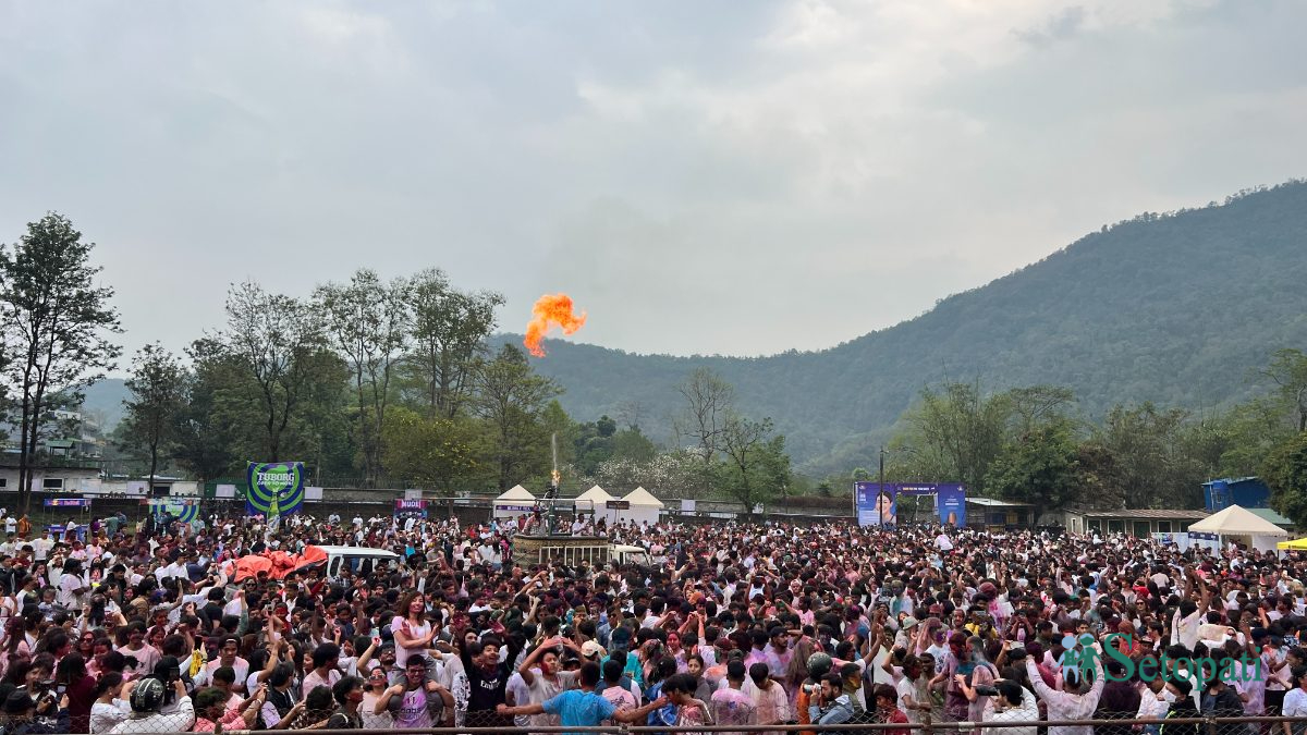 holi-in-pokhara-lakeside-(13)-1711288796.jpg