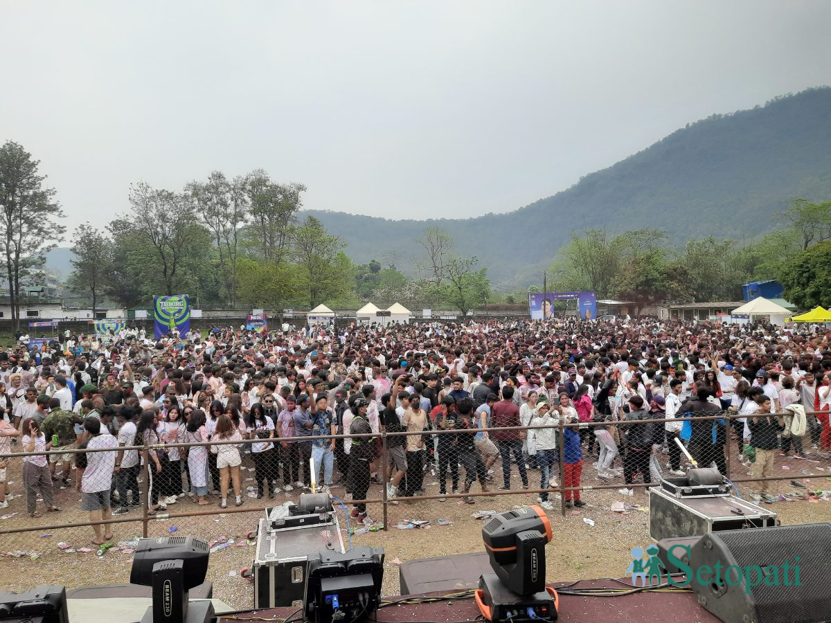 holi-in-pokhara-lakeside-(4)-1711288793.jpg