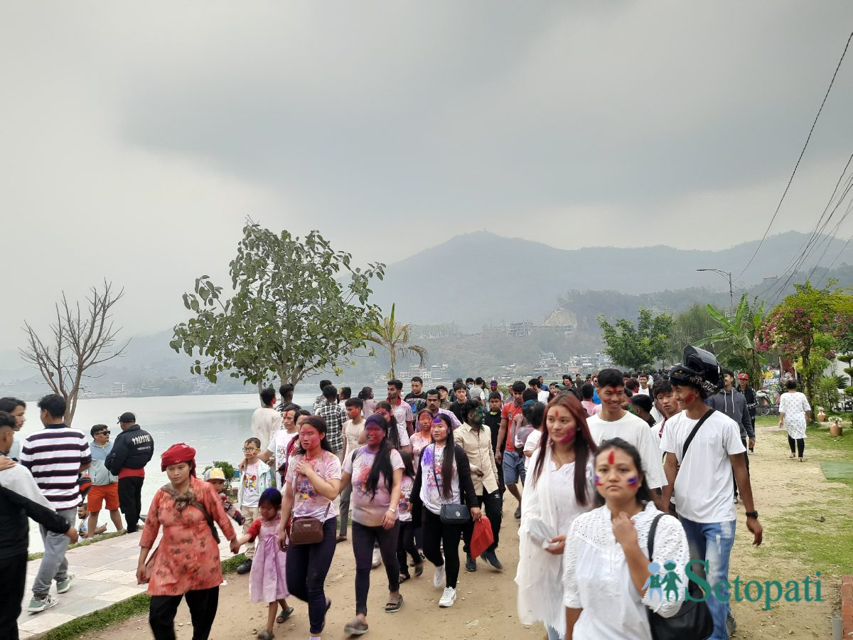 holi-in-pokhara-lakeside-(6)-1711288793.jpg