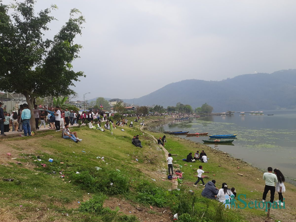 holi-in-pokhara-lakeside-(7)-1711288794.jpg