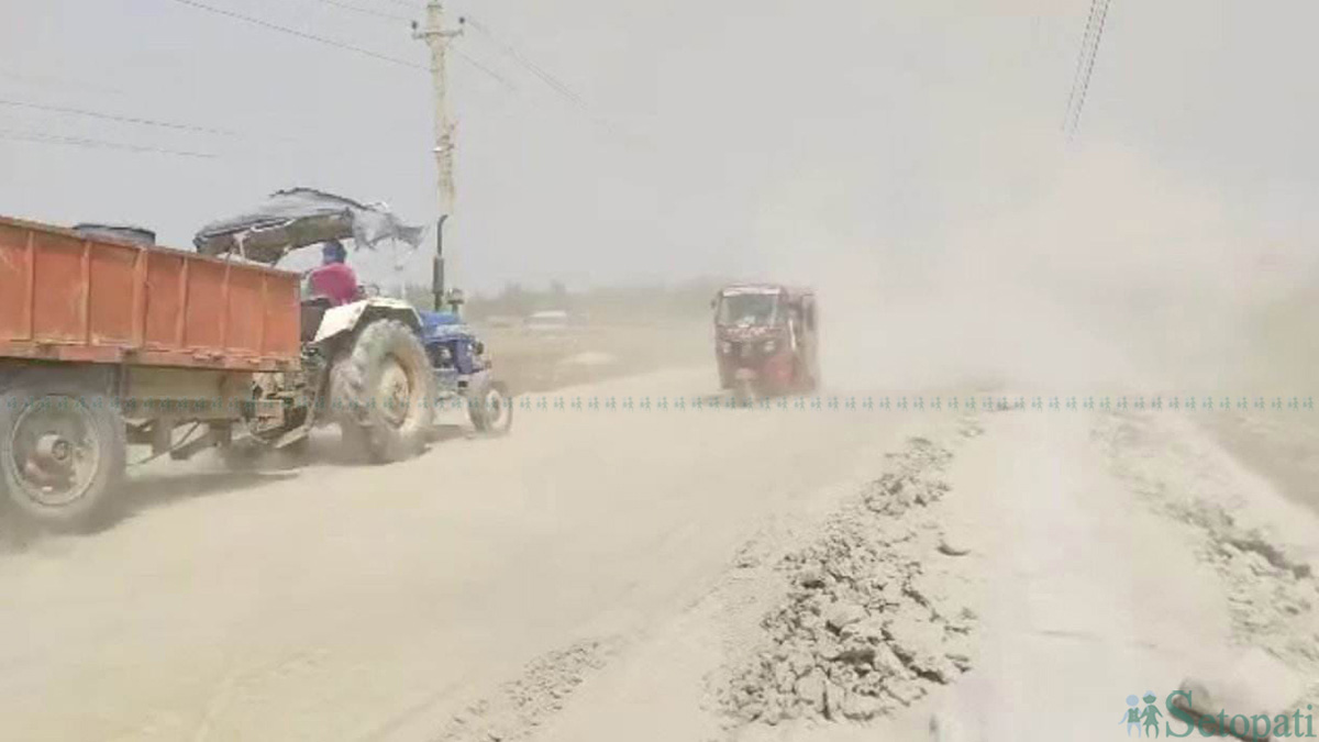 मोरङ खण्डको हुलाकी राजमार्गको हिउँदको दृश्य। 