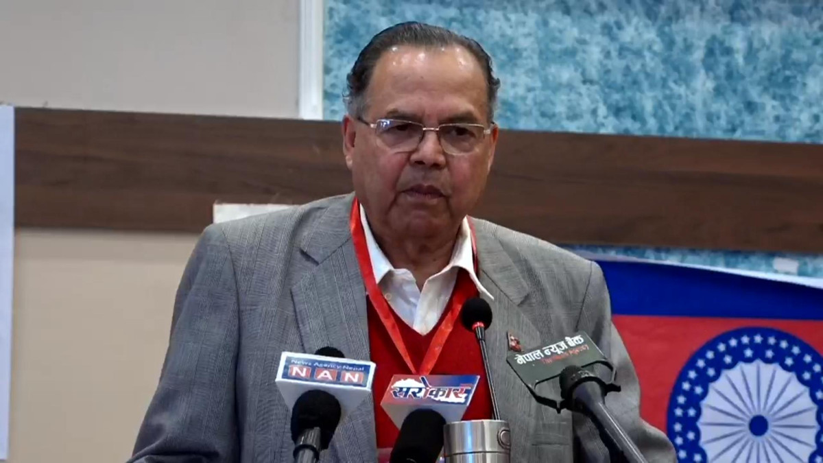 अहिलेको संविधानलाई आँखा चिम्लिएर समर्थन गर्न सक्दैनौं: झलनाथ खनाल