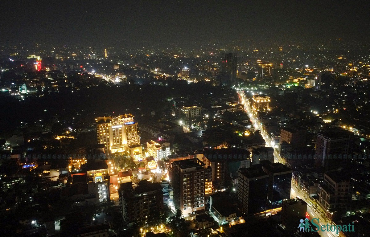 १२ करोड खर्चेर काठमाडौंले उज्यालो बनाउँदैछ सडक (भिडिओ)