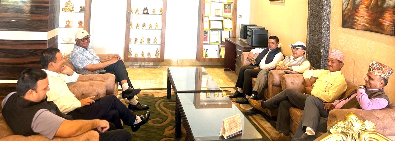 एमाले र माओवादी नेताहरूबीचको छलफल