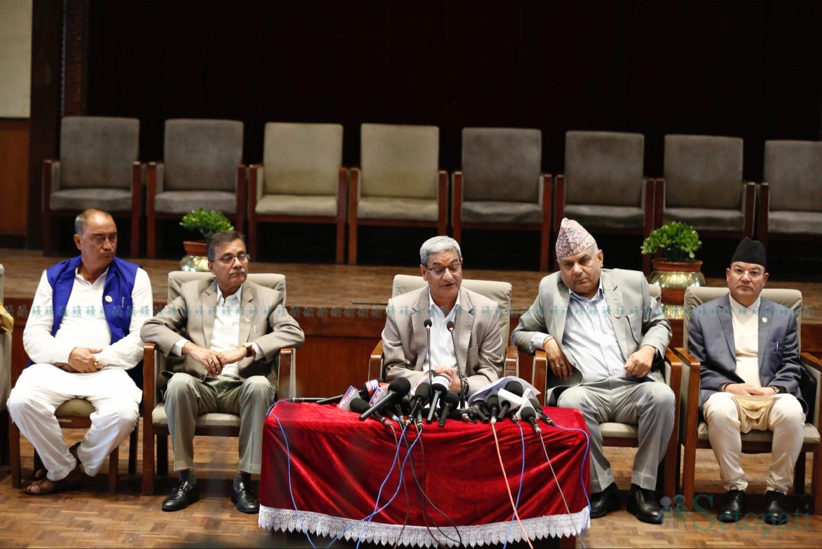 lekhak-patrakar-sammelan-(6)-1748432520.jpg