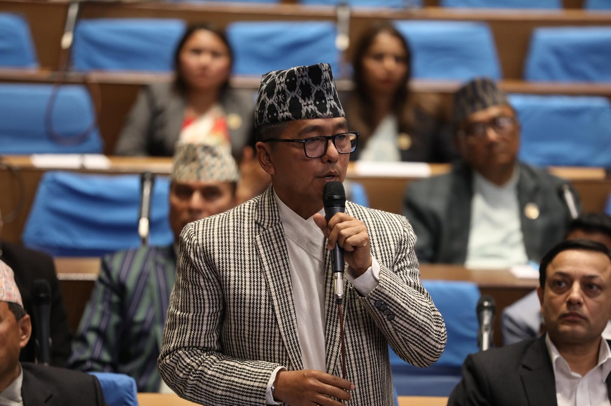 सोमबारको प्रतिनिधि सभा बैठकमा बोल्दै राप्रपा सांसद राजेन्द्र लिङ्देन।