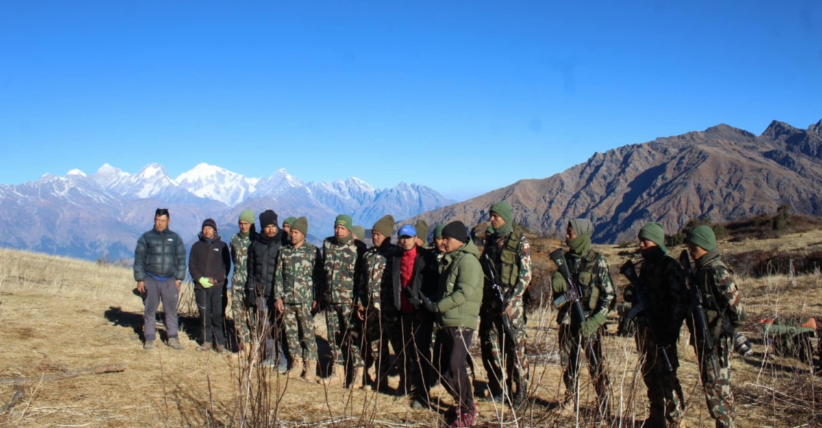 locals-and-army-in-langtang-1751804836-1751872594.jpg