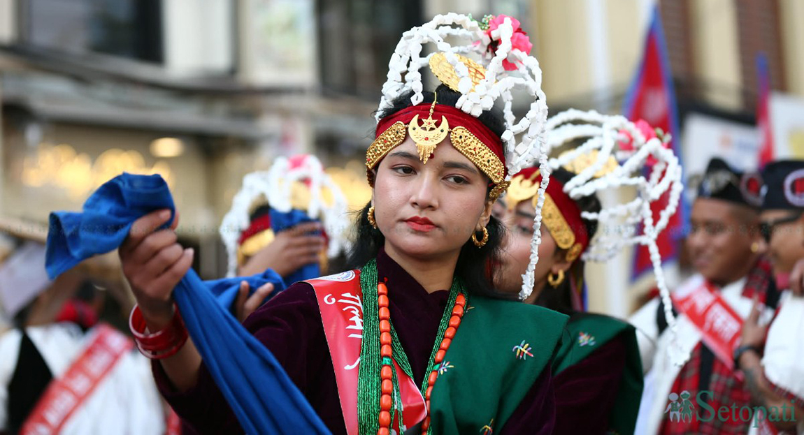 गुरूङ समुदायले पुरानो वर्षलाई बिदाइ गरी नयाँ वर्षलाई स्वागत गरेर आज तमु ल्होसार पर्व मनाउँदैछन्।  गुरूङ समुदायले मंगलबार काठमाडौंको बसन्तपुर दरबार क्षेत्रबाट नाँचगानसहित र्‍याली निकालिएको छ। तस्बिर: नवीनबाबु गुरूङ/सेतोपाटी