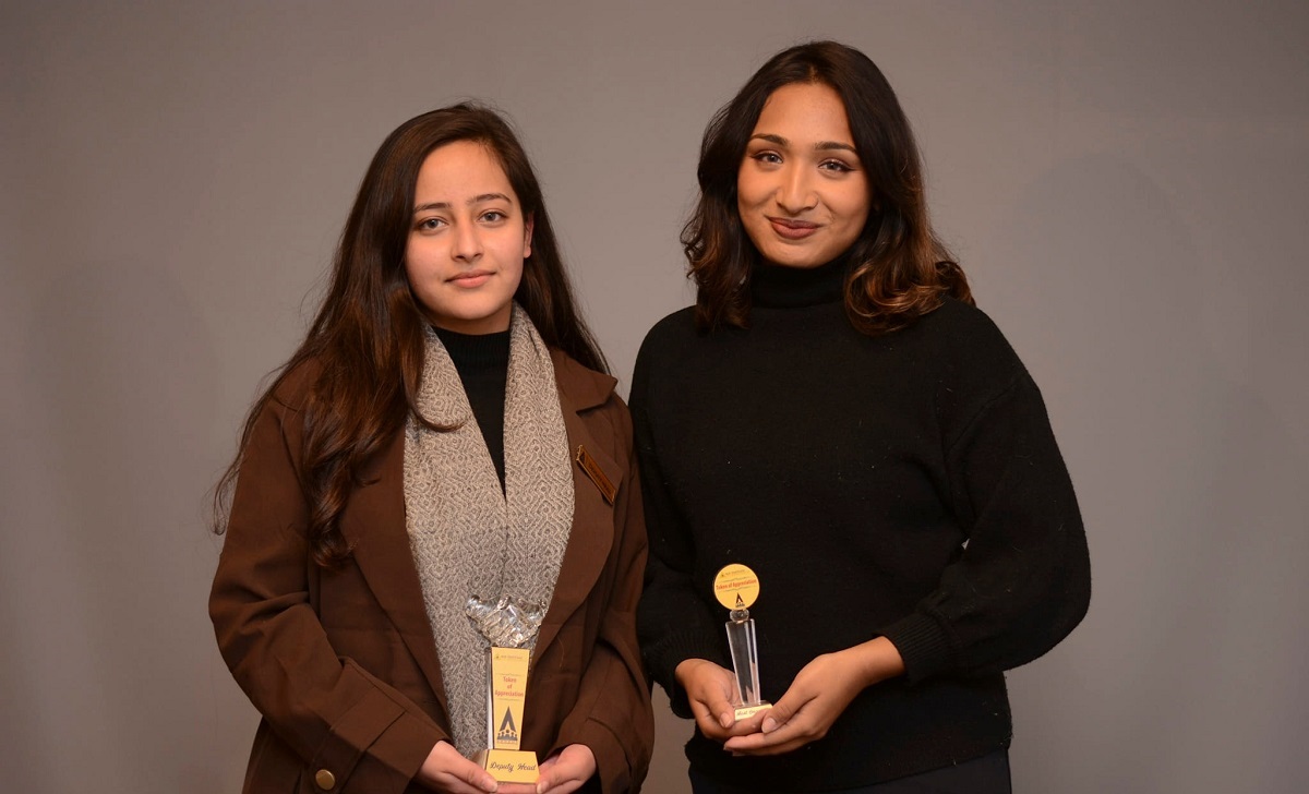 लुमियर नेपालका सञ्चालकद्वय स्वीकृति न्यौपाने (बायाँ) र दक्षता भण्डारी (दायाँ)