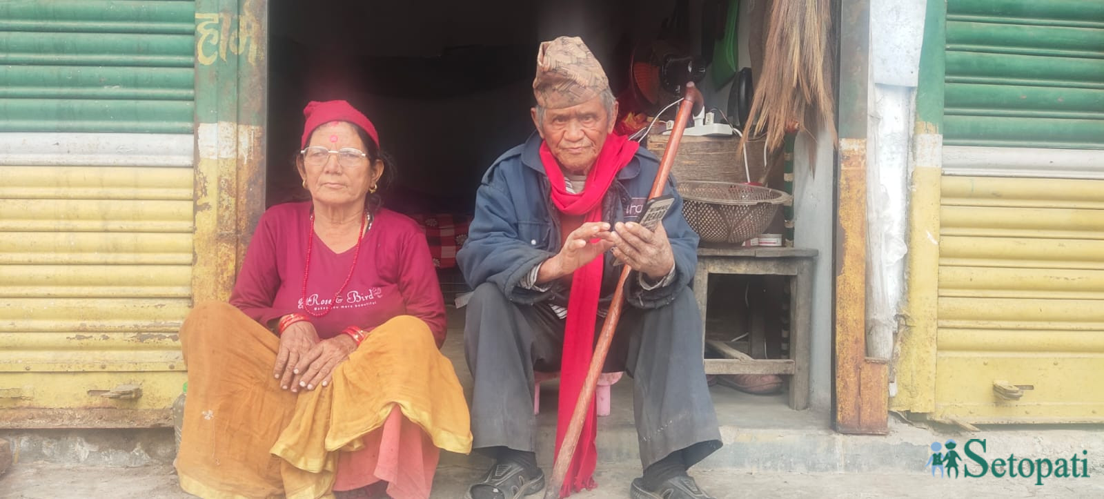 madhan-thakuri-with-wife-1711362192.jpg