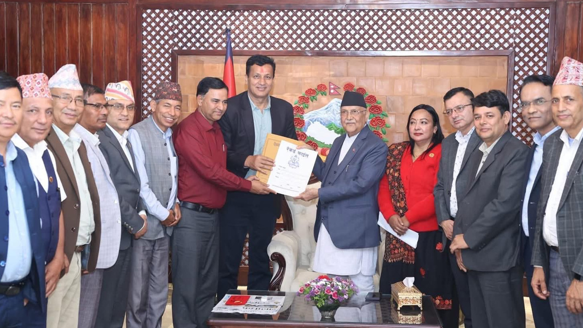 चितवनको विकासका लागि पर्याप्त बजेट माग्दै संयन्त्रले बुझायो प्रधानमन्त्रीलाई पत्र