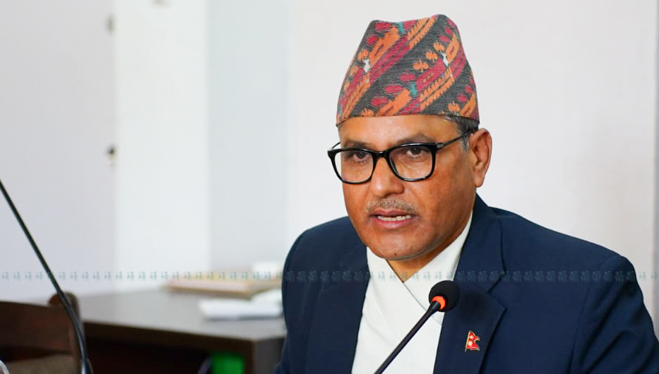 निवर्तमान गभर्नर महाप्रसाद अधिकारी। फाइल तस्बिर।