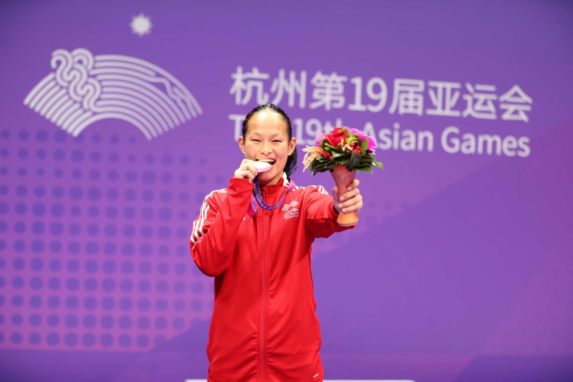 रजत जितेपछि एरिका गुरूङ।