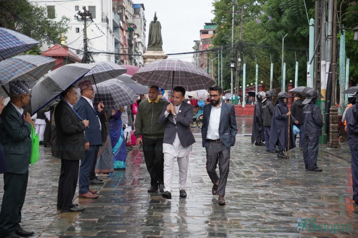 ministers-in-indra-jatra-(5)-ink-1790331182.jpeg