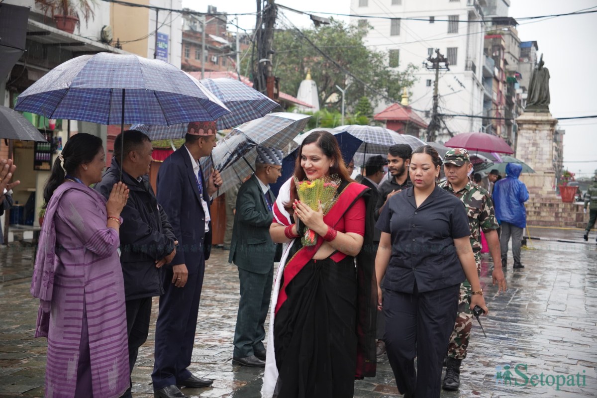ministers-in-indra-jatra-(6)-ink-1790331182.jpeg