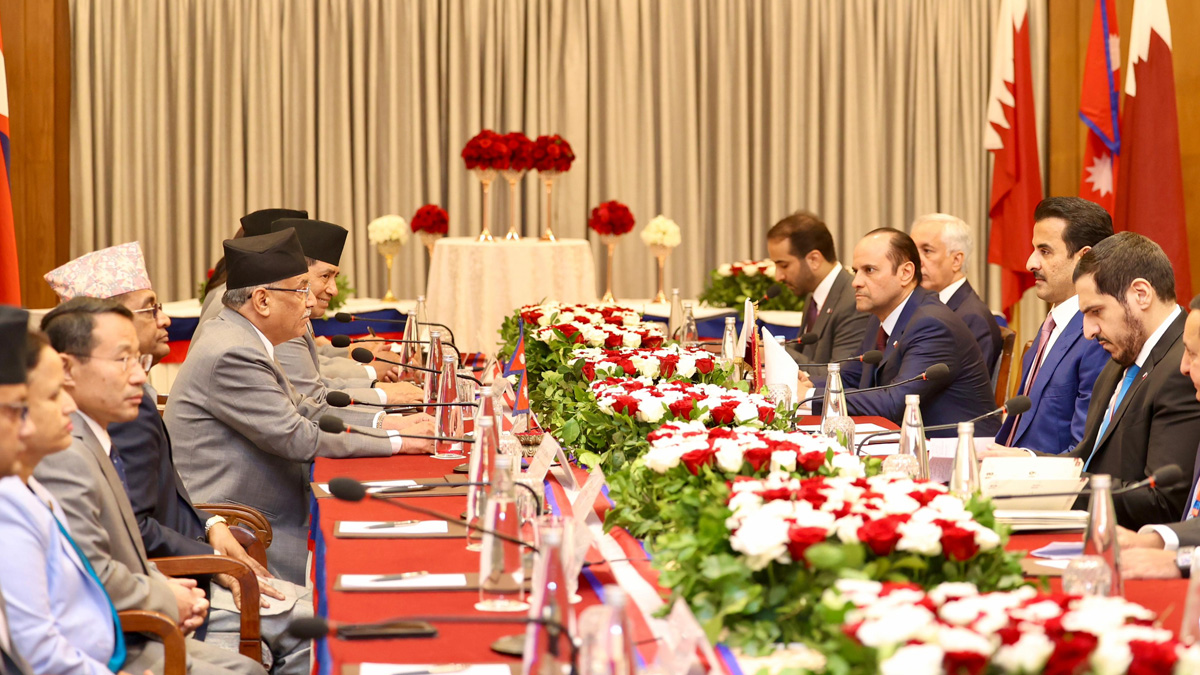 नेपाल र कतारबीच भएको द्विपक्षीय वार्ता। तस्बिरः प्रधानमन्त्रीको सचिवालय।