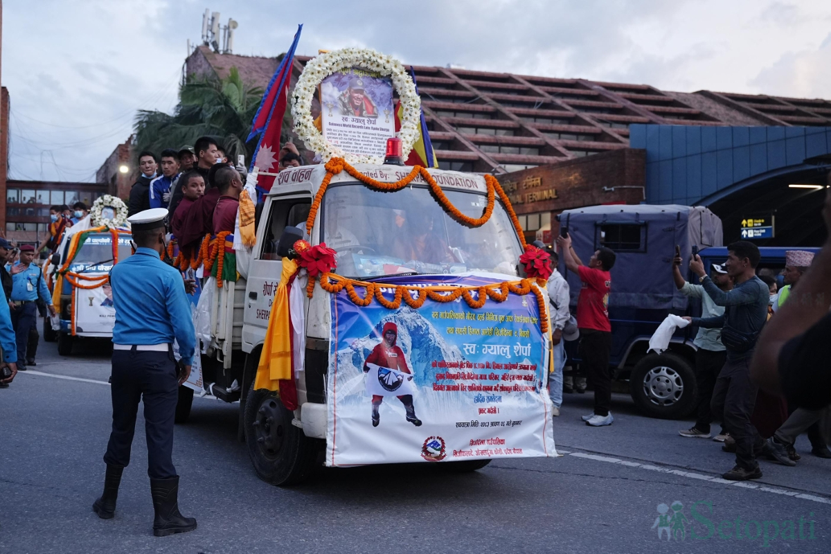nepali-mountainer-(10)-1786453604.jpg