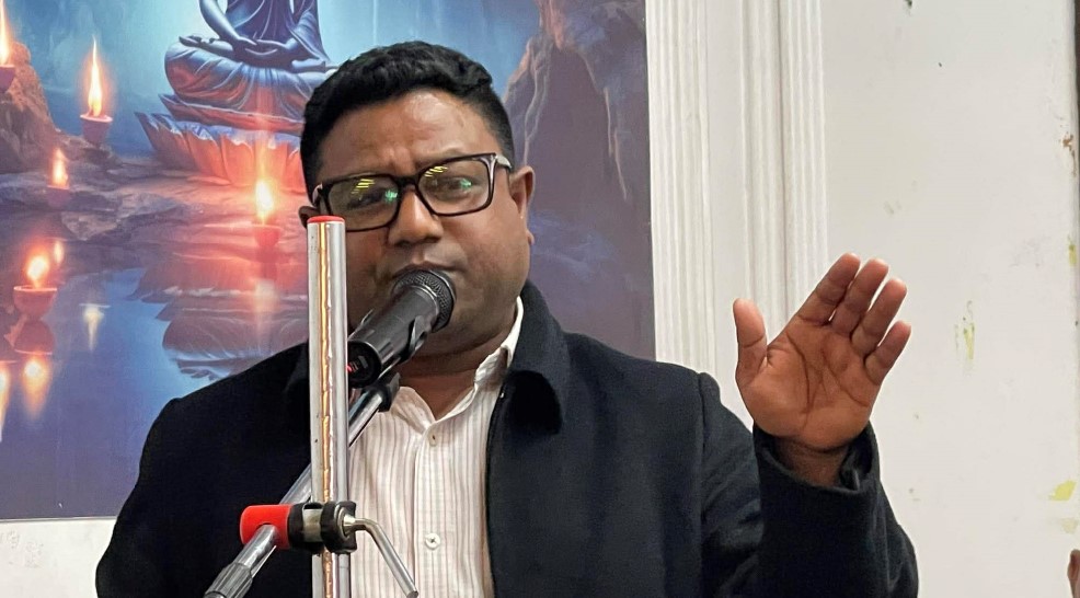 सन्तोष परियारको प्रश्न– यो निर्वाचन लोकतन्त्र पक्षधरको कि लोकप्रियतावादीको?