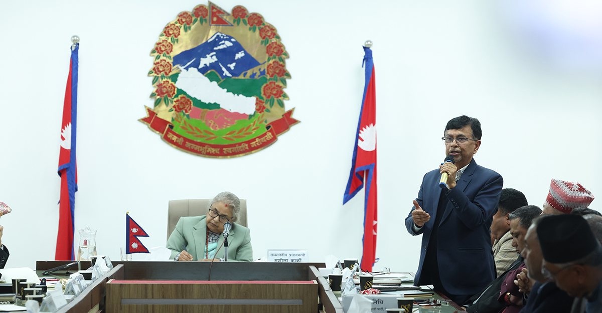 प्रधानमन्त्रीकै सामुन्ने प्रमुख तीन दलले गरे पूर्वप्रधानमन्त्री र पूर्वगृहमन्त्रीको स्थानहद तोकिएको विरोध