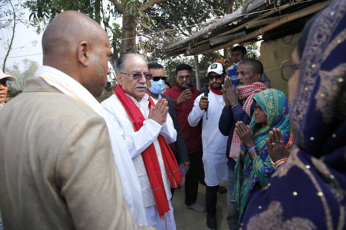 रिंकु सदायको घरमै पुगेर प्रचण्डले दिए न्यायका लागि सहयोग गर्ने प्रतिबद्धता