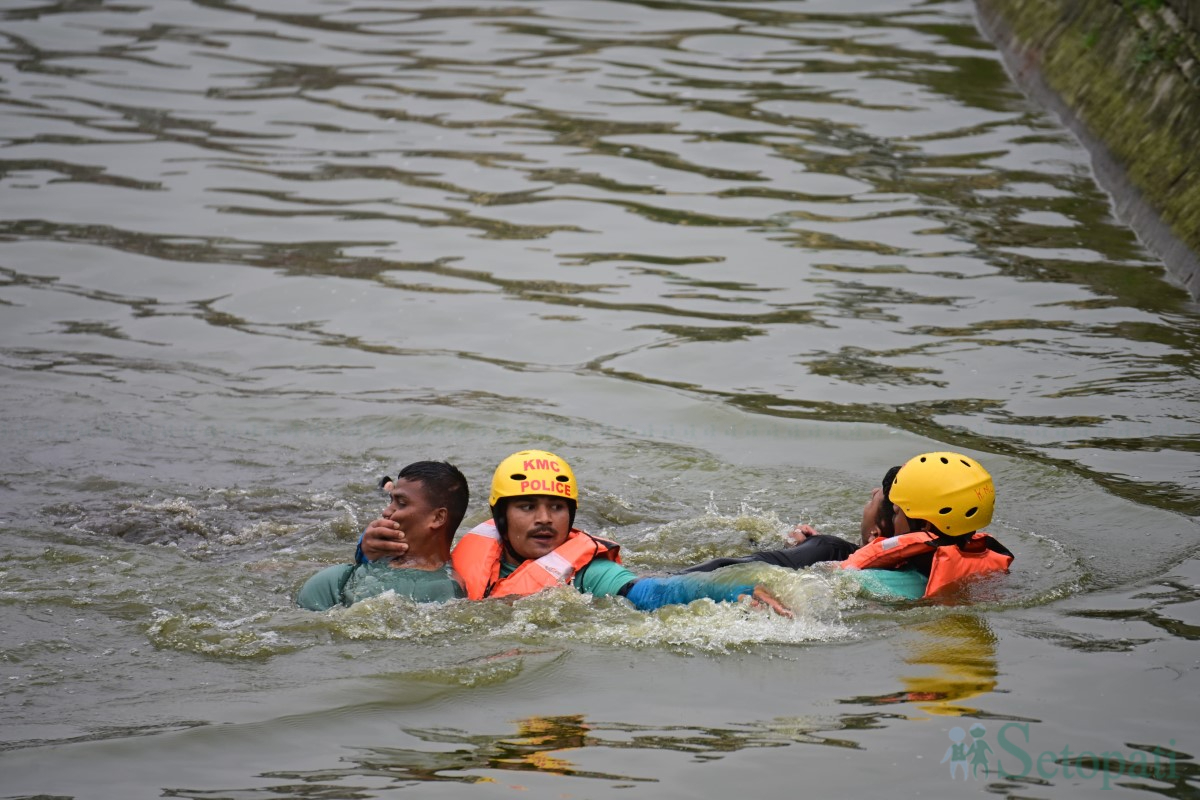 रानीपोखरीमा यसरी गरियो उद्धार अभ्यास (तस्बिरहरू)