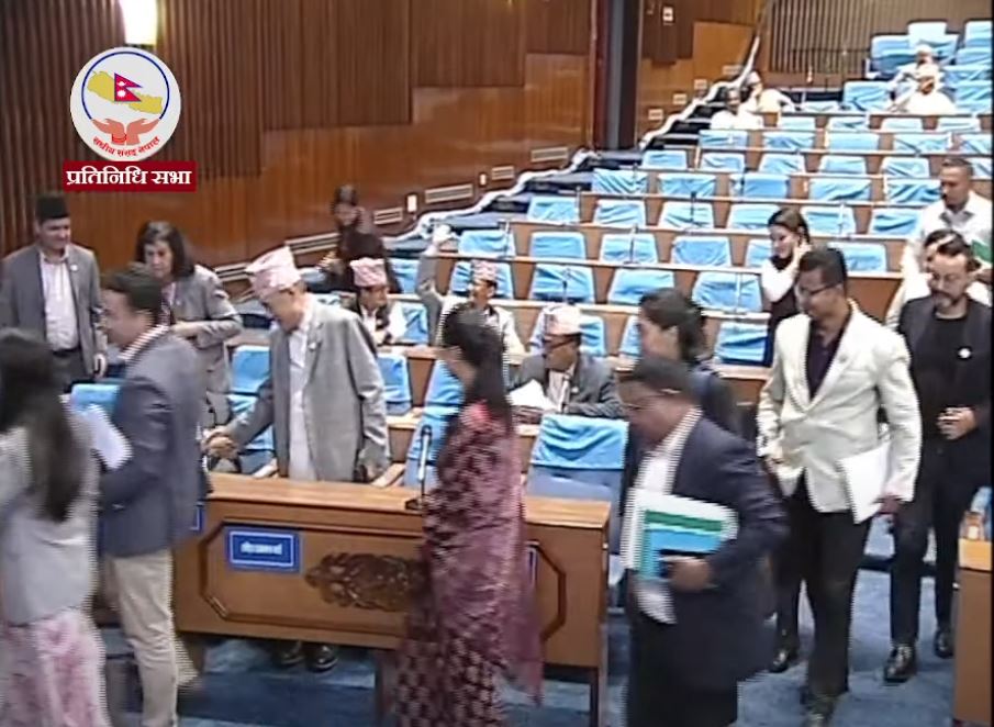 आफ्ना कुरा राखेर आज पनि संसदबाट बाहिरिए रास्वपा र राप्रपा