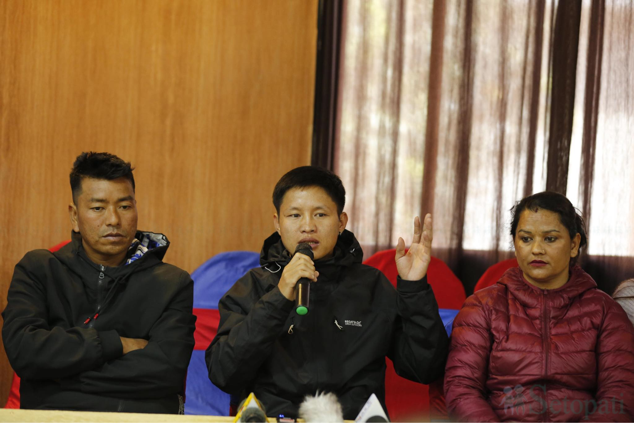 कार्यक्रममा बोल्दै सुमन राई