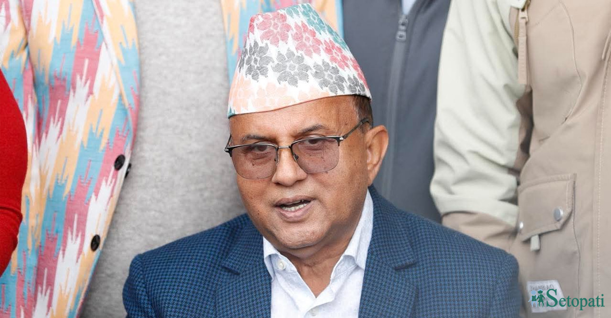 बैठकको निर्णय सुनाउँदै महासचिव पोखरेल। तस्बिरः नवीनबाबु गुरूङ/सेतोपाटी।