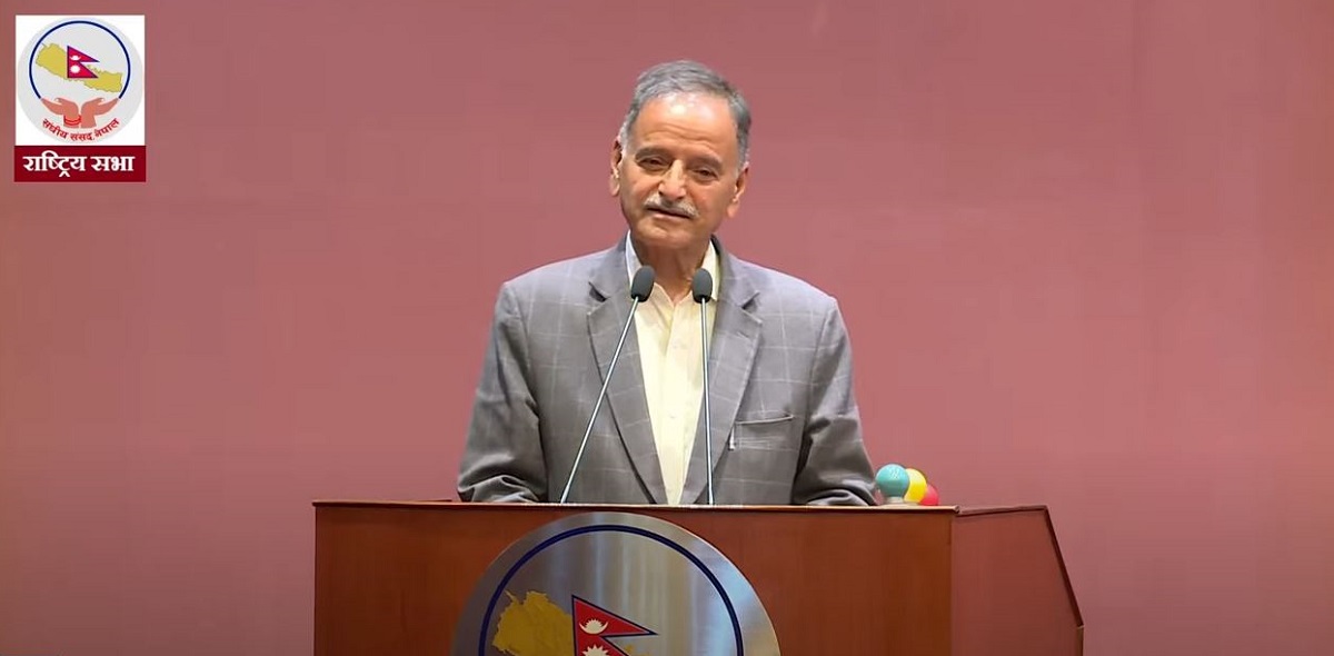 पूर्वराजाले गाडीमा उभिएर ताली खाँदै हिँड्नु शोभनीय भएन: कृष्ण सिटौला (भिडिओ)